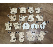 Load image into Gallery viewer, Wooden Bread Bag Saver (3)
