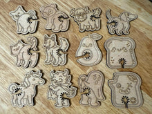 Load image into Gallery viewer, Wooden Bread Bag Saver (3)
