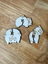 Load image into Gallery viewer, Wooden Bread Bag Saver (3)
